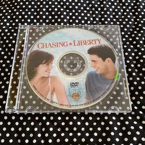 🌼🌿Warner Brothers Chasing Liberty like new DVD No original case 🌼🌿